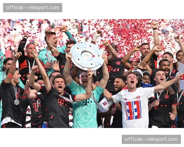 德甲争冠格局:拜仁领先9分,但多特少赛一场紧追 德甲争冠格局:拜仁领先9分,但多特少赛一场紧追