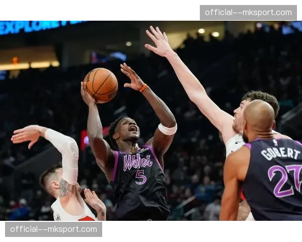 森林狼124-121加时战胜开拓者,爱德华兹35分关键封盖 森林狼124-121加时战胜开拓者,爱德华兹35分关键封盖